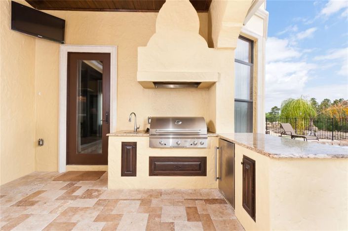 Image No.16-8 Bed Property for sale