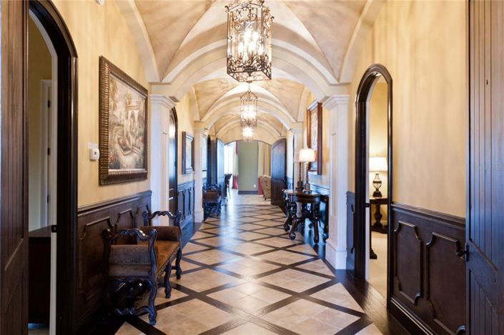 Image No.19-8 Bed Property for sale