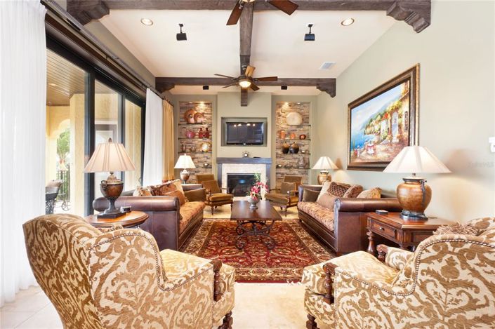 Image No.23-8 Bed Property for sale