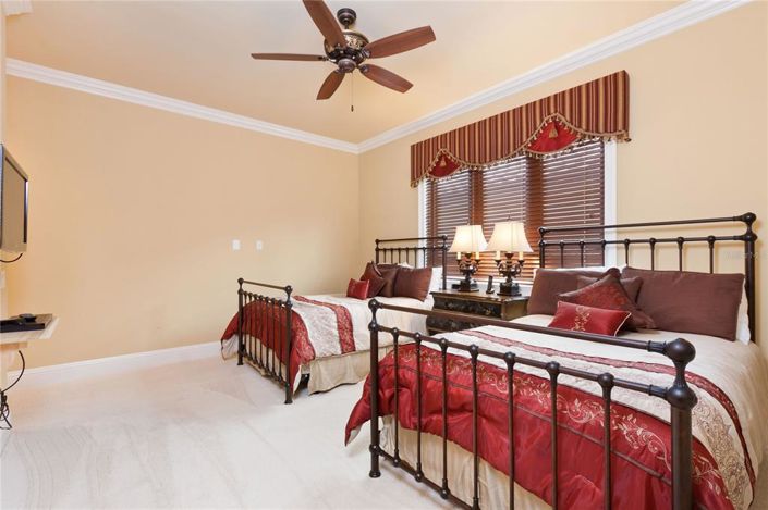 Image No.30-8 Bed Property for sale