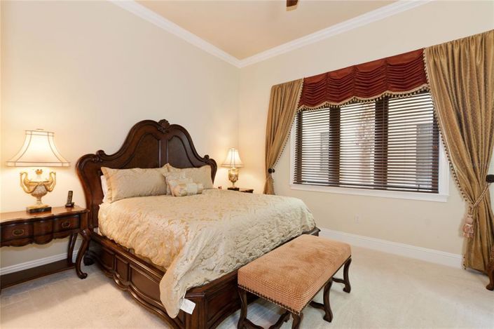 Image No.33-8 Bed Property for sale