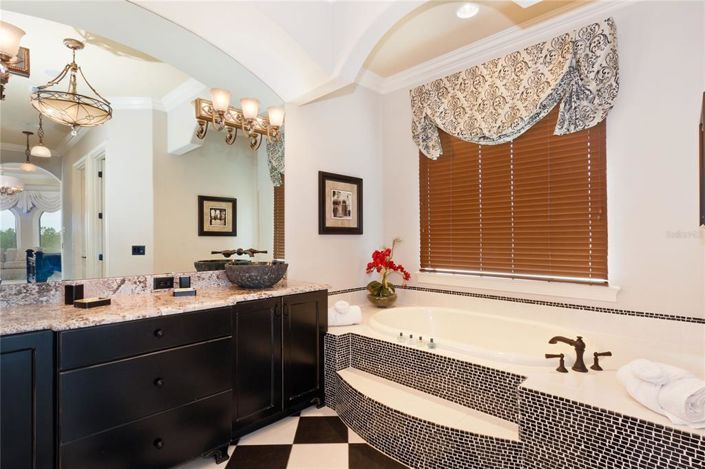 Image No.36-8 Bed Property for sale