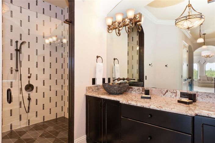 Image No.37-8 Bed Property for sale