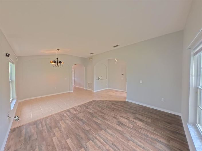 Image No.10-Propriété de 4 chambres à vendre à Davenport