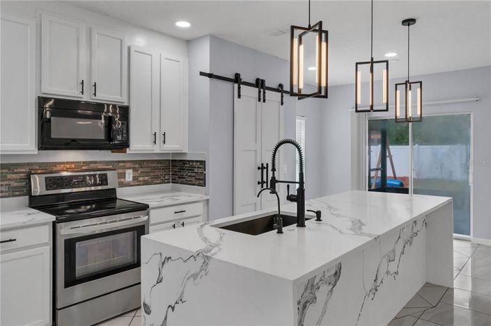 Image No.17-5 Bed Property for sale