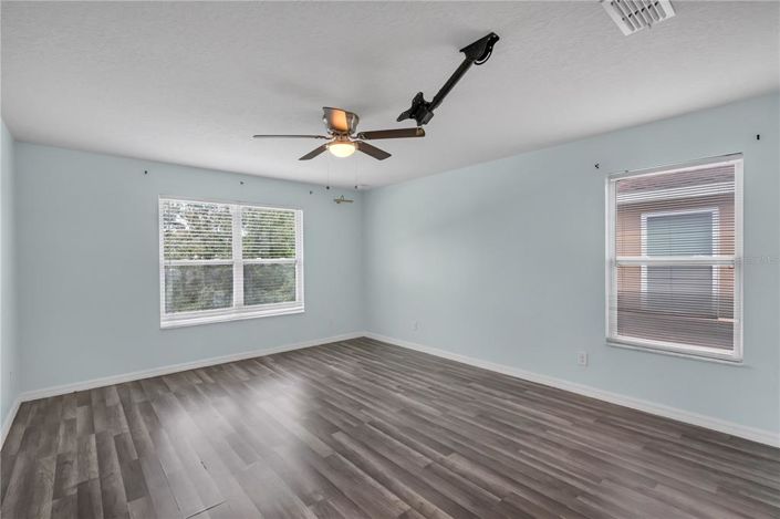 Image No.40-5 Bed Property for sale