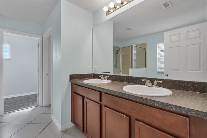 Image No.42-5 Bed Property for sale