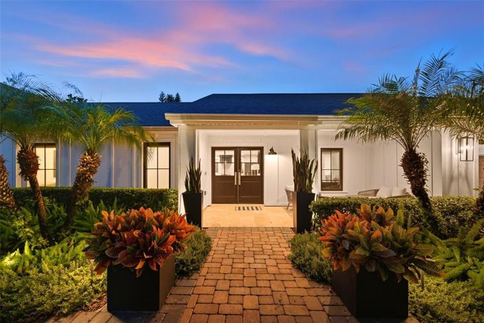 Image No.4-4 Bed Property for sale