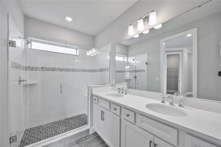 Image No.36-6 Bed Property for sale