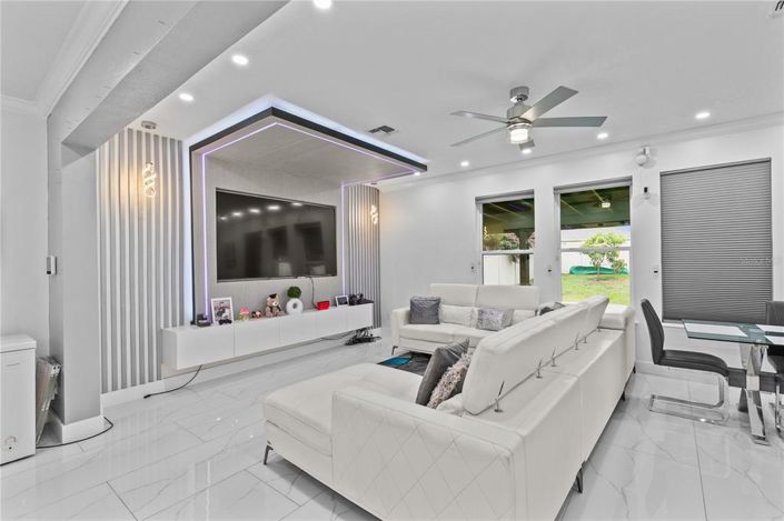 Image No.17-5 Bed Property for sale