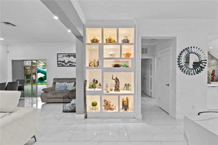 Image No.19-5 Bed Property for sale