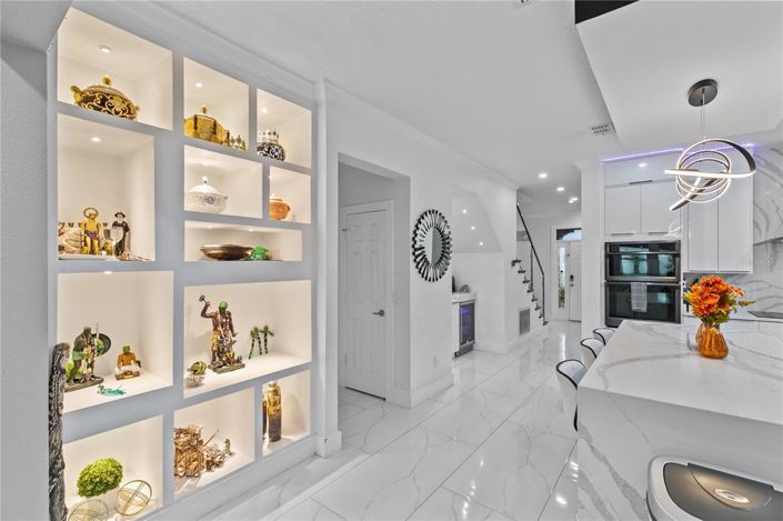 Image No.20-5 Bed Property for sale