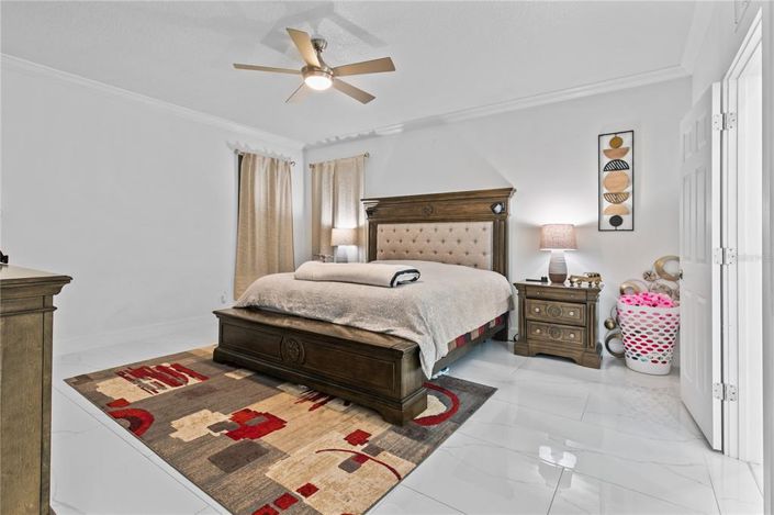 Image No.28-5 Bed Property for sale