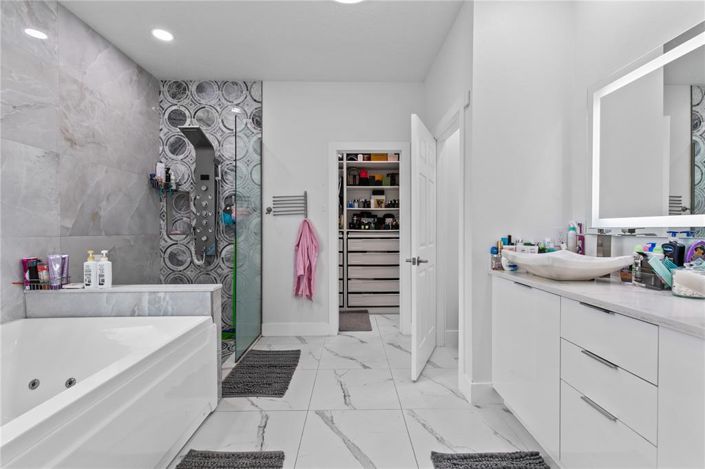 Image No.29-5 Bed Property for sale