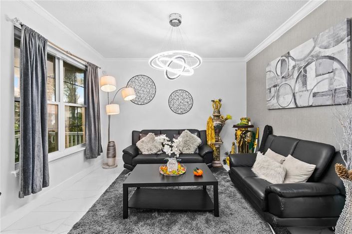 Image No.9-5 Bed Property for sale