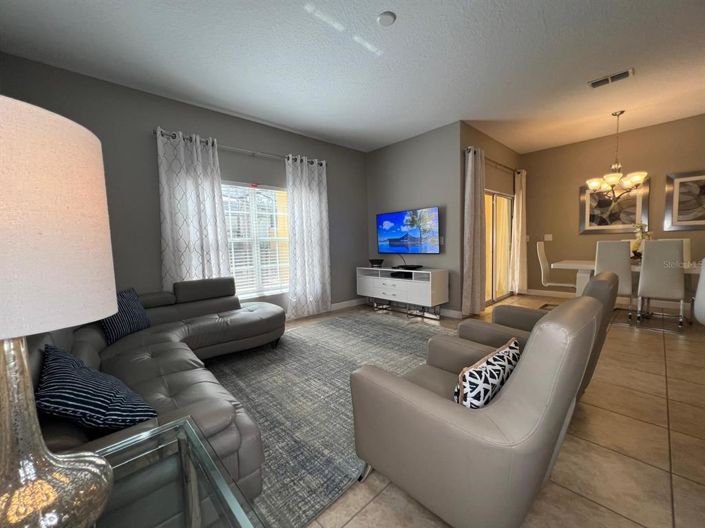 Image No.2-4 Bed Townhouse for sale