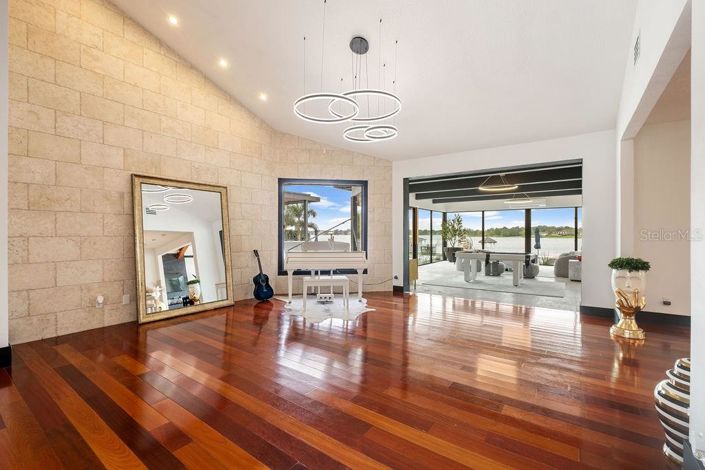 Image No.11-4 Bed Property for sale