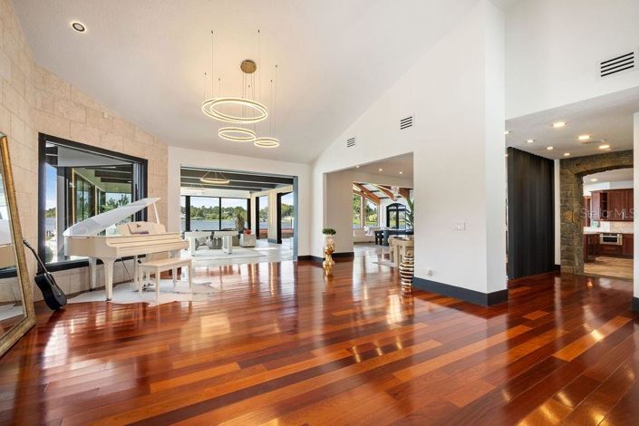 Image No.13-4 Bed Property for sale