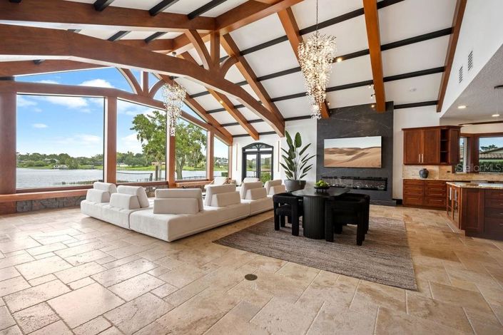 Image No.25-4 Bed Property for sale