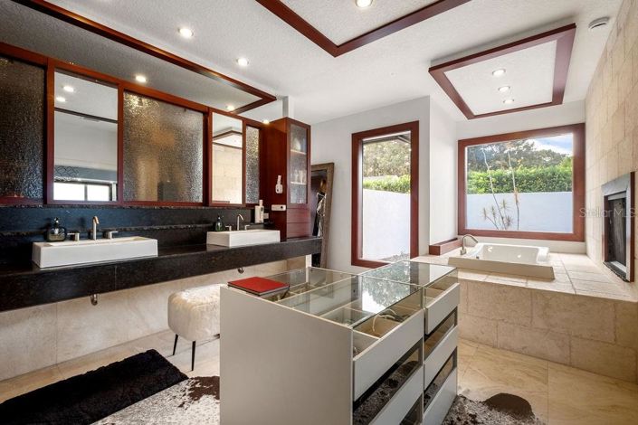 Image No.44-4 Bed Property for sale