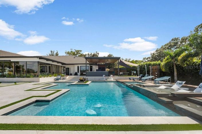 Image No.58-4 Bed Property for sale