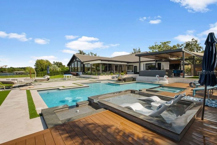 Image No.60-4 Bed Property for sale