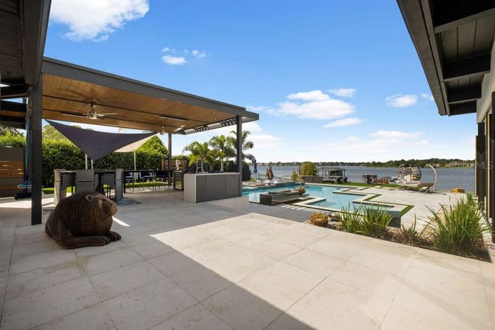 Image No.63-4 Bed Property for sale