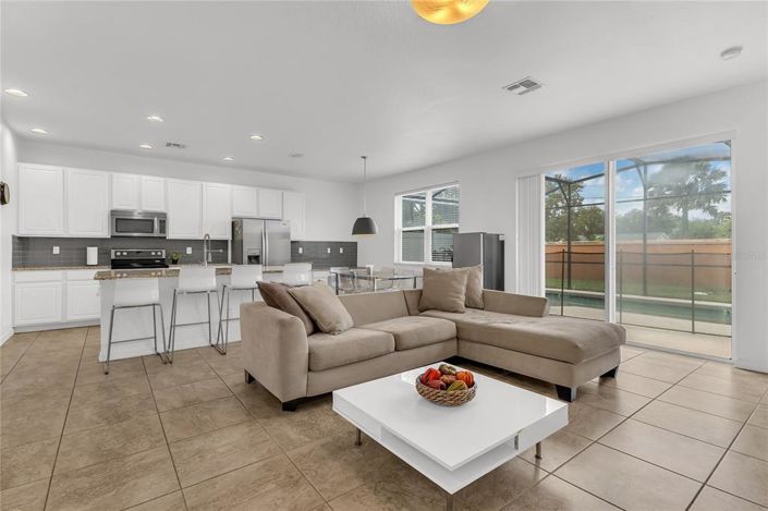 Image No.13-4 Bed Townhouse for sale