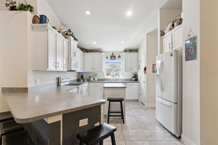 Image No.4-4 Bed Property for sale