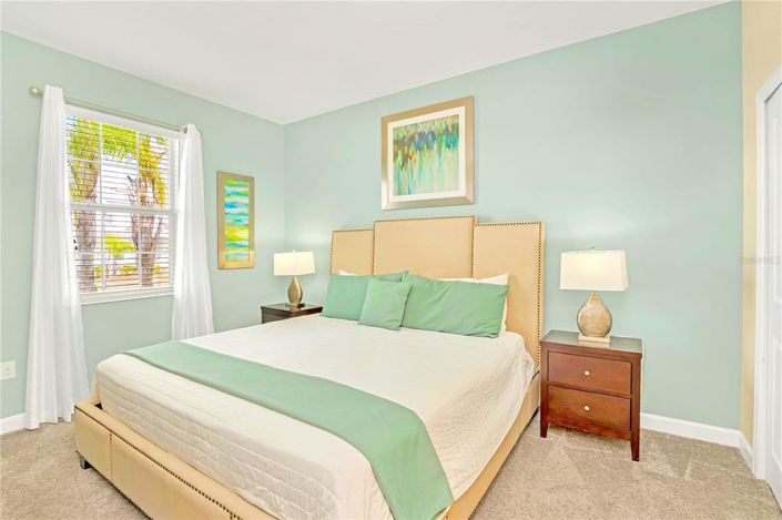 Image No.12-8 Bed Property for sale