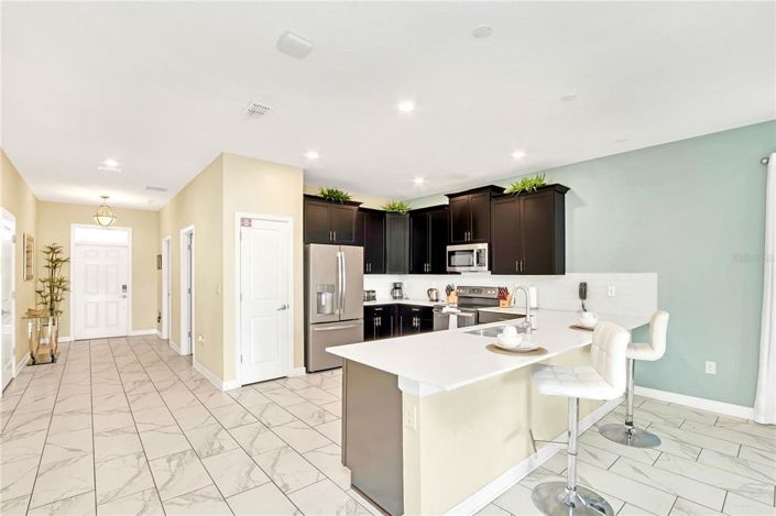 Image No.2-8 Bed Property for sale