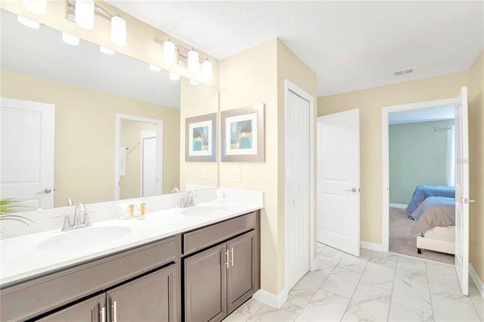 Image No.27-8 Bed Property for sale