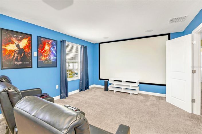 Image No.8-8 Bed Property for sale