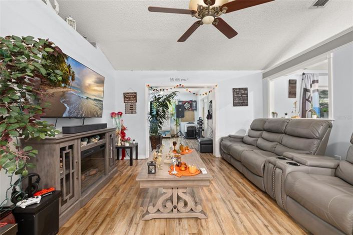 Image No.9-4 Bed Property for sale