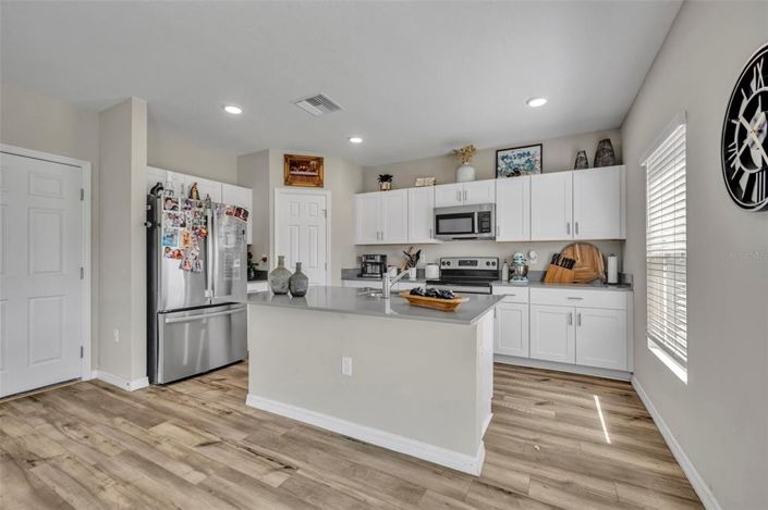 Image No.12-5 Bed Property for sale