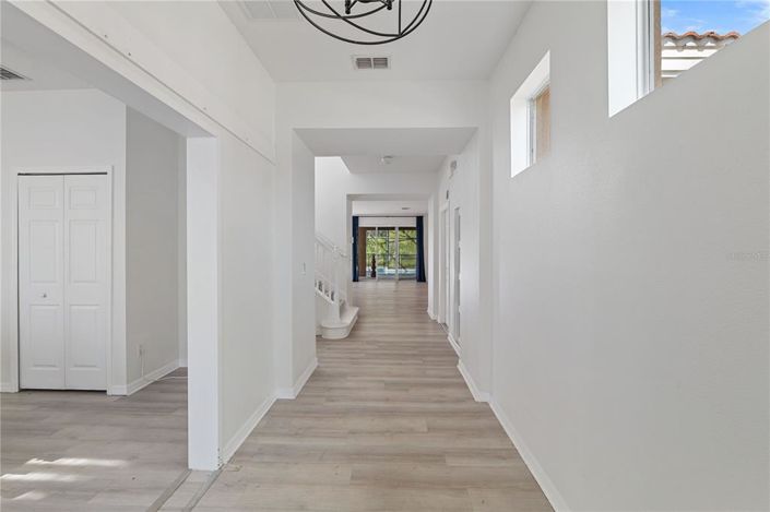 Image No.2-Propriété de 4 chambres à vendre à Kissimmee