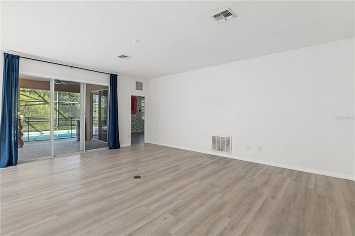 Image No.4-Propriété de 4 chambres à vendre à Kissimmee