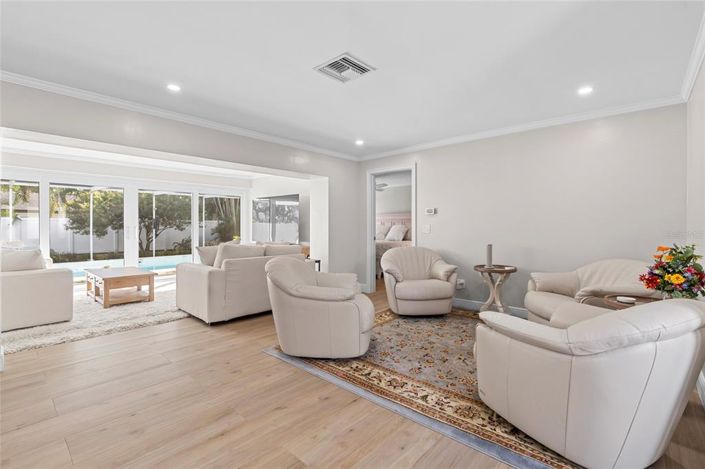 Image No.7-2 Bed Property for sale