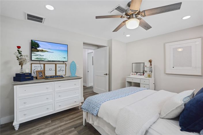 Image No.19-3 Bed Property for sale