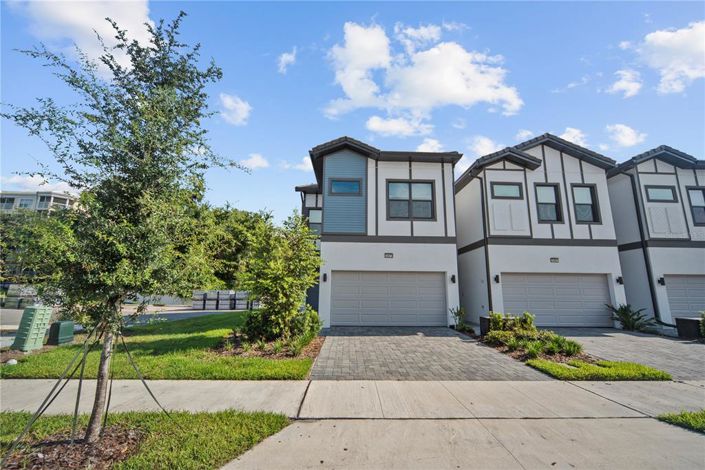 Image No.1-5 Bed Townhouse for sale