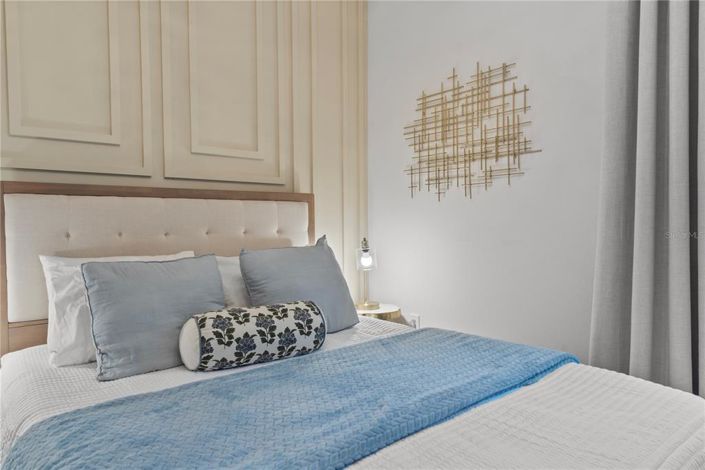 Image No.17-5 Bed Townhouse for sale