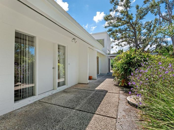 Image No.15-3 Bed Property for sale