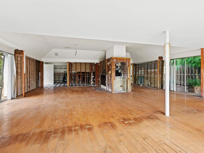 Image No.18-3 Bed Property for sale