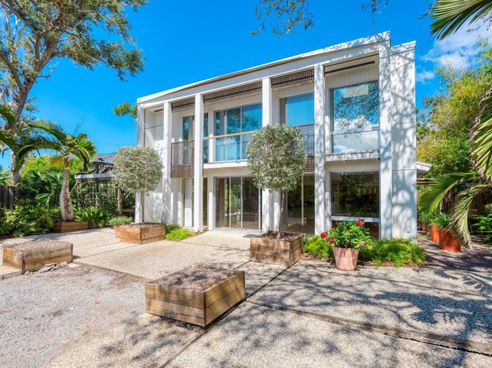 Image No.2-3 Bed Property for sale