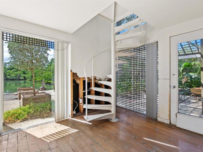 Image No.20-3 Bed Property for sale