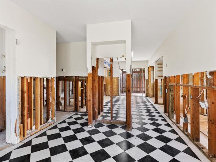 Image No.24-3 Bed Property for sale