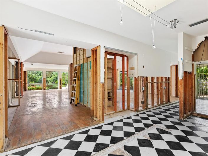 Image No.26-3 Bed Property for sale