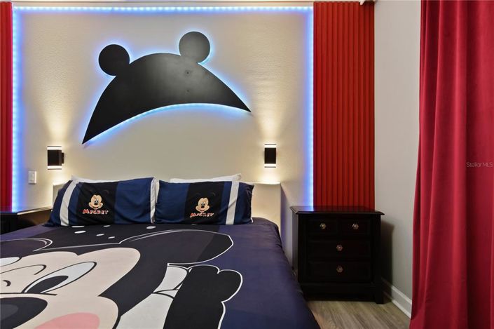 Image No.18-8 Bed Property for sale