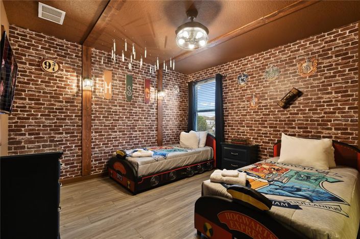 Image No.26-8 Bed Property for sale