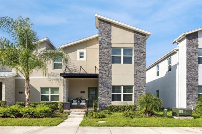Image No.1-5 Bed Townhouse for sale